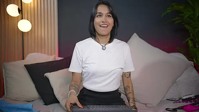charlottehershel02 online show from June 2026 02:22:02 AM