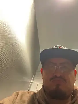 GGGRICHGGG online show from April 2026 05:43:01 PM