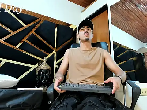 Snapshot of LucaColmal chatting on April 2026 04:46:01 AM LucaColmal online show from April 2026 04:46:01 AM