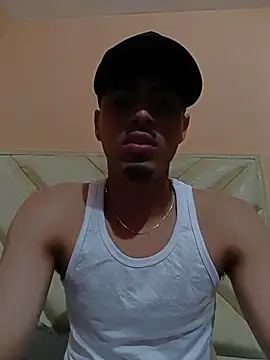 Snapshot of LucaColmal chatting on April 2026 11:22:01 PM LucaColmal online show from April 2026 11:22:01 PM