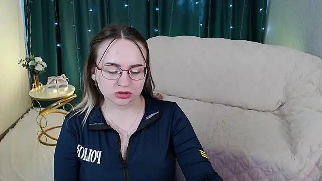 Snapshot of Bella_Evansss1 chatting on March 2026 06:48:01 AM Bella Evansss1 online show from March 2026 06:48:01 AM