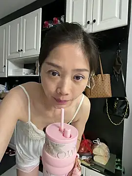 Snapshot of yuanpu0925 chatting on April 2026 11:06:01 PM yuanpu0925 online show from April 2026 11:06:01 PM