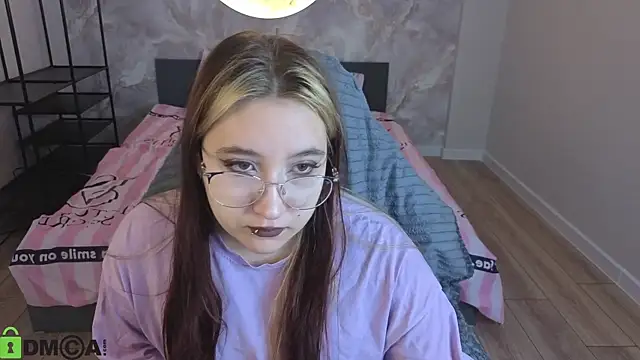 Luna Host online show from April 2026 01:32:02 AM