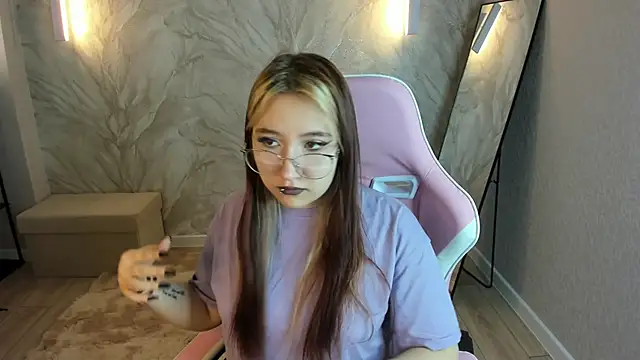 Luna Host online show from April 2026 02:14:02 AM