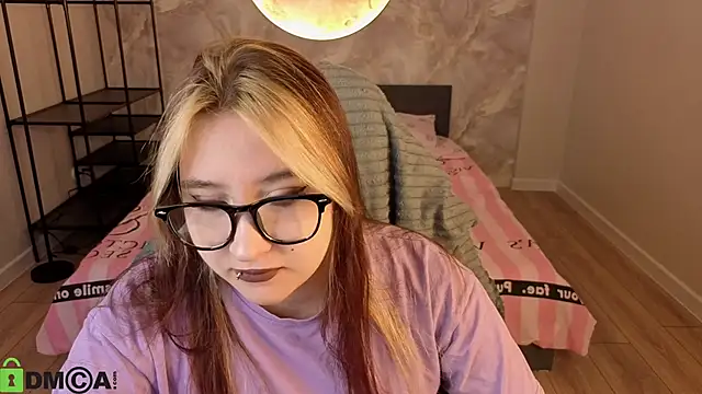 Luna Host online show from April 2026 01:29:01 AM