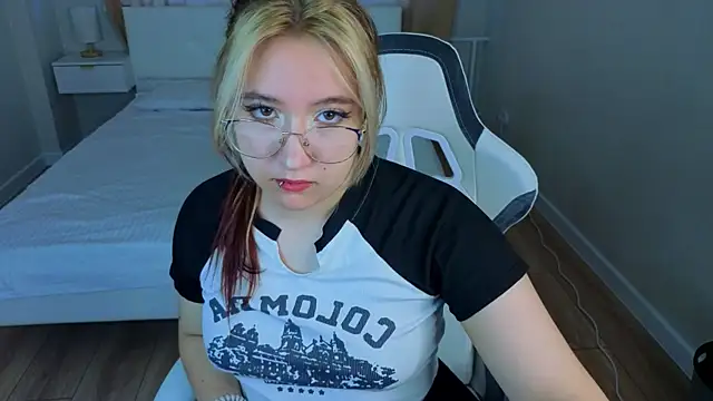 Luna Host online show from May 2026 02:26:01 AM