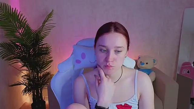Snapshot of SweetieBlush chatting on May 2026 01:18:02 AM SweetieBlush online show from May 2026 01:18:02 AM