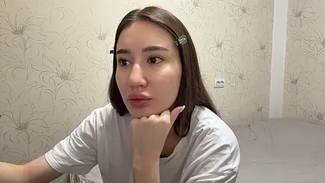 Snapshot of NamiLoon chatting on April 2026 03:57:01 AM NamiLoon online show from April 2026 03:57:01 AM