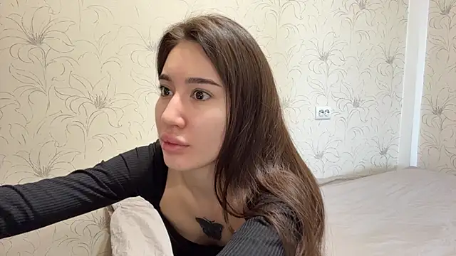 Snapshot of NamiLoon chatting on April 2026 04:03:01 AM NamiLoon online show from April 2026 04:03:01 AM