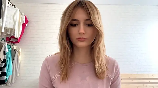 CassiPlacido online show from April 2026 09:05:01 AM