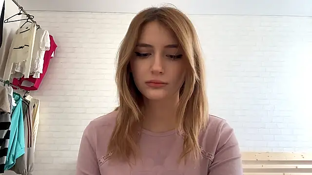 CassiPlacido online show from April 2026 08:40:02 AM