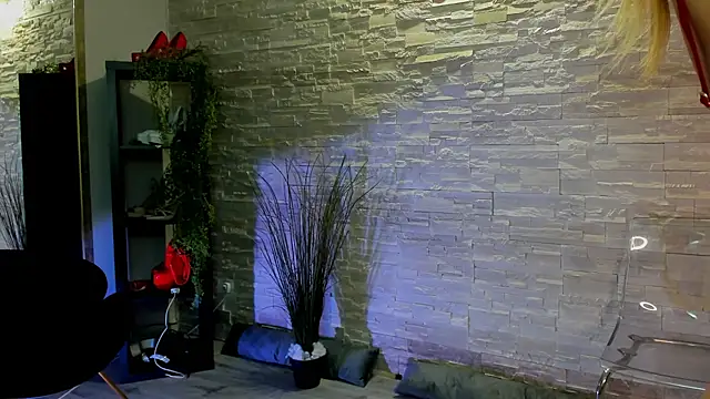 JeniferRosee online show from April 2026 07:47:01 PM