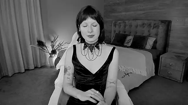 effie mirale online show from May 2026 09:18:02 AM