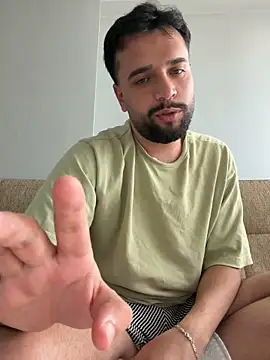 Arin21201 online show from May 2026 03:32:02 PM