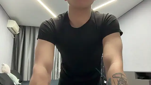 MaxWoolf online show from April 2026 04:34:02 PM