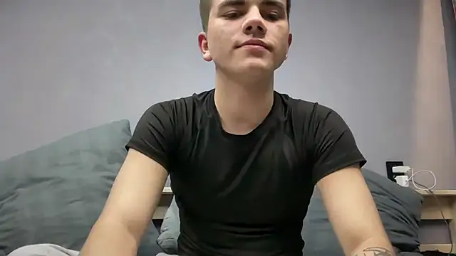 MaxWoolf online show from April 2026 01:40:01 PM