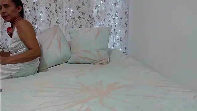 ThaliaGray  online show from May 2026 10:15:01 AM