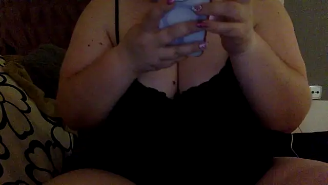 Snapshot of MysticSweetie chatting on April 2026 06:28:01 PM MysticSweetie online show from April 2026 06:28:01 PM