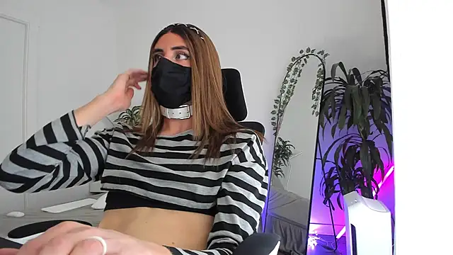 LilyReina online show from April 2026 06:09:01 PM