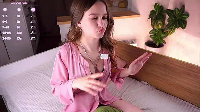 sinfulThea online show from May 2026 12:15:02 PM