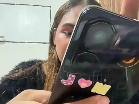 Snapshot of yourhotwild_bella chatting on April 2026 07:08:02 PM yourhotwild bella online show from April 2026 07:08:02 PM