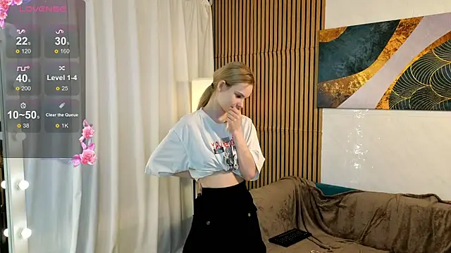 Snapshot of SugarNyaa chatting on April 2026 11:17:01 AM SugarNyaa online show from April 2026 11:17:01 AM