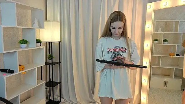 Snapshot of SugarNyaa chatting on April 2026 05:14:02 AM SugarNyaa online show from April 2026 05:14:02 AM