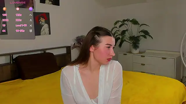 Nikki Hearts  online show from April 2026 06:32:01 PM