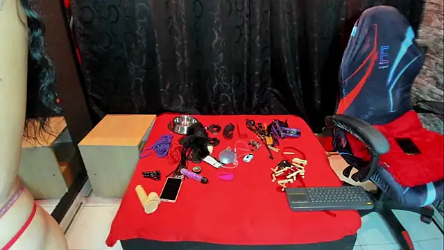 Annaleah  online show from April 2026 11:59:02 AM