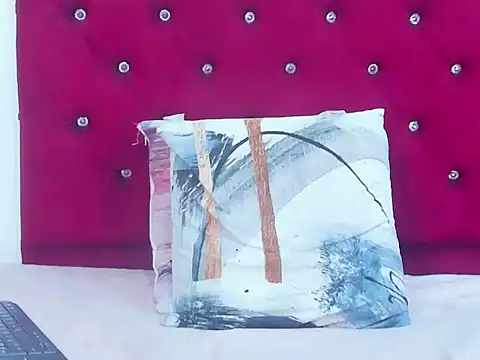 Aleja Rous online show from April 2026 01:23:02 AM