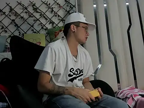 BarbieAndMax online show from March 2026 05:03:01 PM