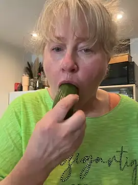 Tinchen Milf online show from April 2026 11:13:01 AM