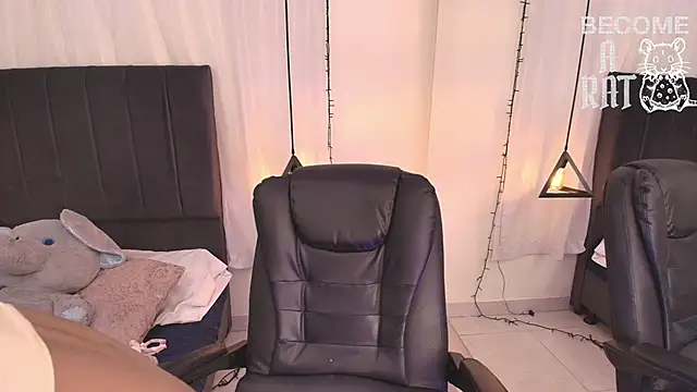 Honeyy 01 online show from June 2026 07:19:01 PM