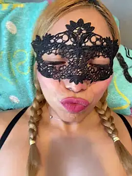 Maddyloveee online show from April 2026 06:27:02 PM