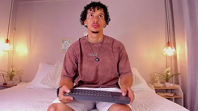 Snapshot of dominik_drake chatting on June 2026 12:43:01 PM dominik drake online show from June 2026 12:43:01 PM