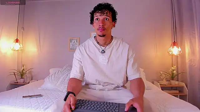 Snapshot of dominik_drake chatting on July 2026 12:12:02 PM dominik drake online show from July 2026 12:12:02 PM