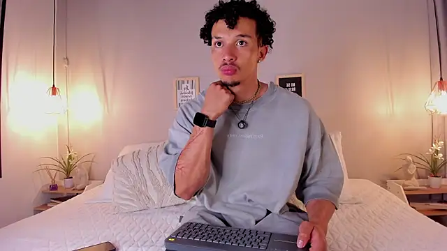 Snapshot of dominik_drake chatting on June 2026 12:21:02 PM dominik drake online show from June 2026 12:21:02 PM