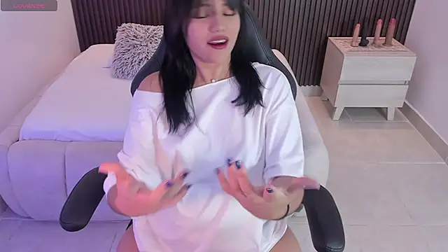 MILLYEVANS1 online show from April 2026 02:48:01 AM