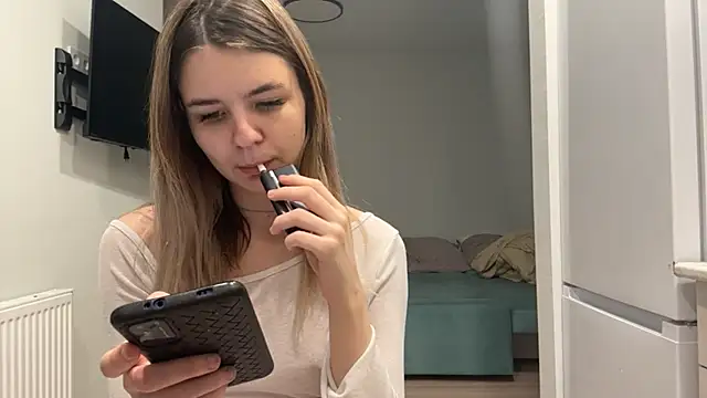 Snapshot of Peachy_keens chatting on April 2026 06:31:02 PM Peachy keens online show from April 2026 06:31:02 PM