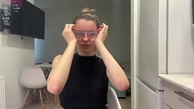 Snapshot of Peachy_keens chatting on May 2026 03:59:02 PM Peachy keens online show from May 2026 03:59:02 PM