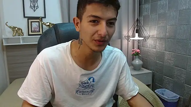 Snapshot of CaballeroNocturno_ chatting on April 2026 02:07:02 AM CaballeroNocturno online show from April 2026 02:07:02 AM