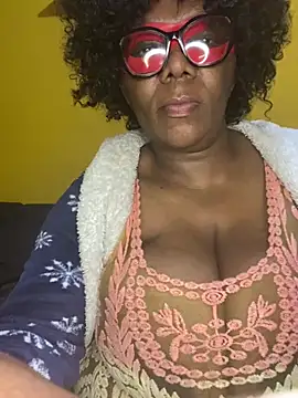 Snapshot of BoobsQueeen chatting on June 2026 11:50:02 PM BoobsQueeen online show from June 2026 11:50:02 PM