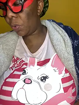 Snapshot of BoobsQueeen chatting on May 2026 03:47:02 AM BoobsQueeen online show from May 2026 03:47:02 AM