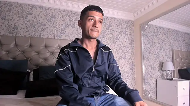 Snapshot of TurnerStar chatting on April 2026 12:01:01 PM TurnerStar online show from April 2026 12:01:01 PM