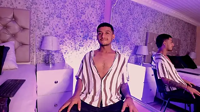 Snapshot of TurnerStar chatting on April 2026 12:34:01 PM TurnerStar online show from April 2026 12:34:01 PM