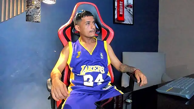 Snapshot of TurnerStar chatting on April 2026 12:06:02 PM TurnerStar online show from April 2026 12:06:02 PM