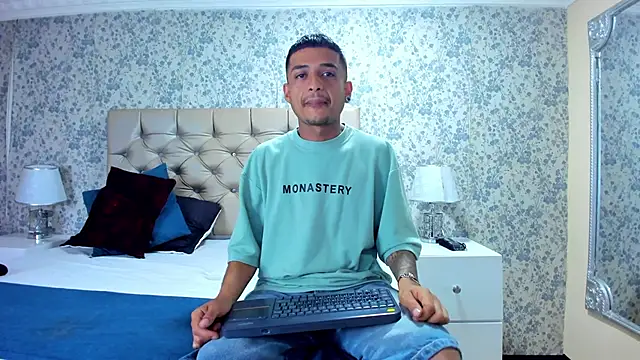 Snapshot of TurnerStar chatting on March 2026 12:07:02 PM TurnerStar online show from March 2026 12:07:02 PM