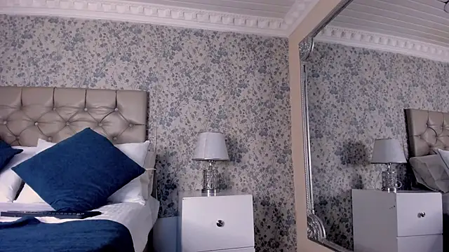 Snapshot of TurnerStar chatting on April 2026 12:20:01 PM TurnerStar online show from April 2026 12:20:01 PM