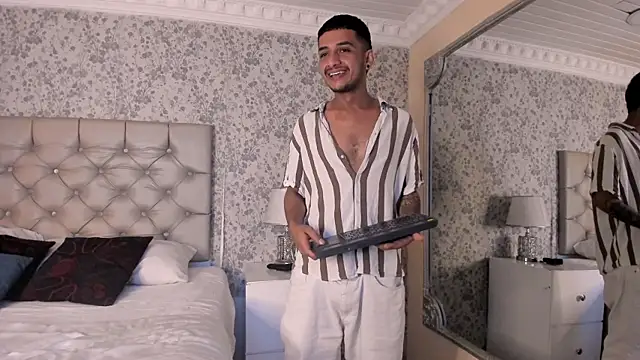 Snapshot of TurnerStar chatting on April 2026 12:07:02 PM TurnerStar online show from April 2026 12:07:02 PM