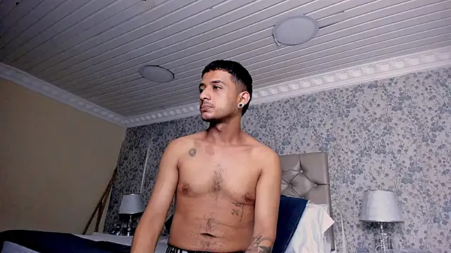 Snapshot of TurnerStar chatting on April 2026 12:06:02 PM TurnerStar online show from April 2026 12:06:02 PM